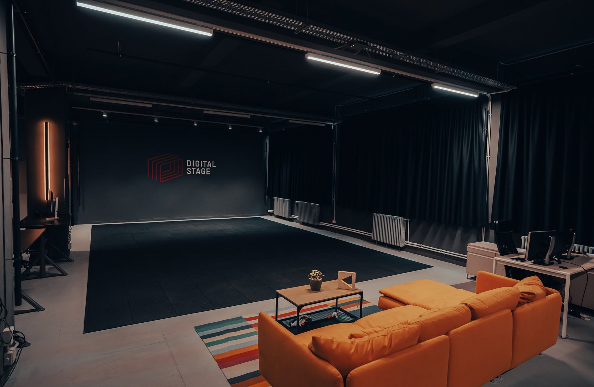 Digital Stage stage lounge