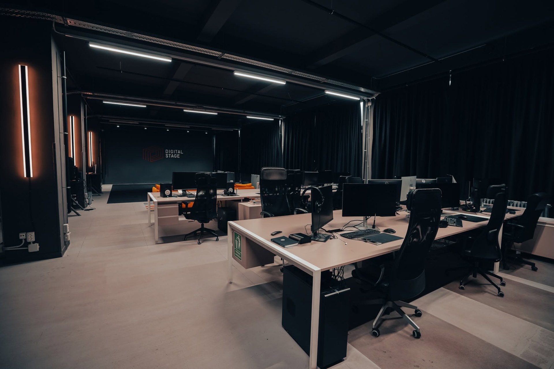 Digital Stage workspace side